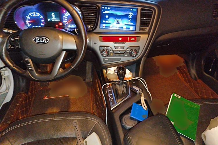 Used Kia K5 2012 2.0L Automatic DLX Center Console