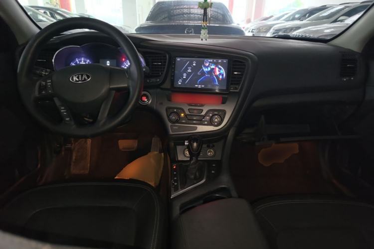 Used Kia K5 2012 2.0L Automatic DLX Center Console