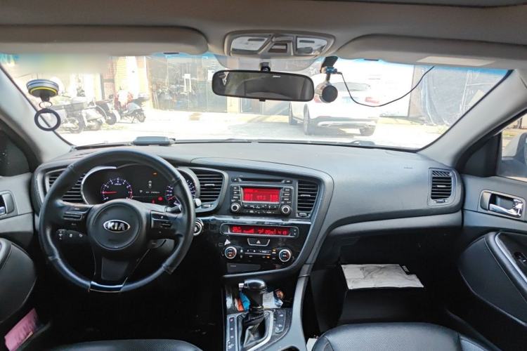 Used Kia K5 2012 2.0L Automatic DLX Center Console