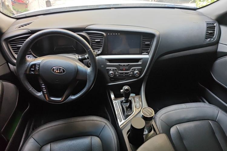 Used Kia K5 2012 2.0L Automatic DLX Center Console