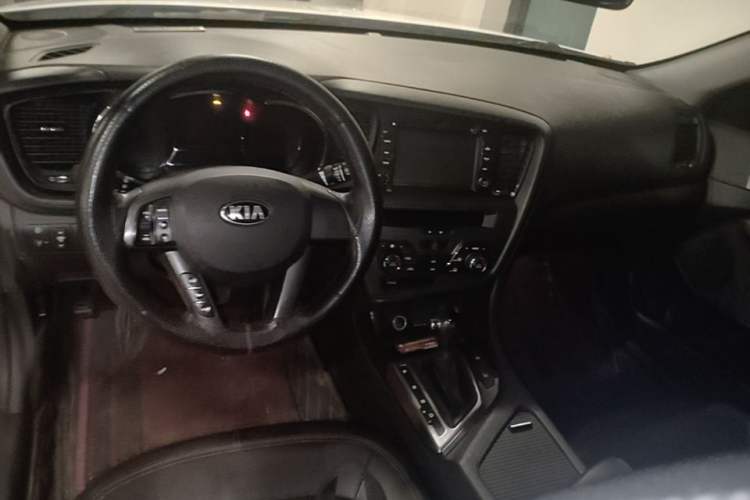 Used Kia K5 2012 2.0L Automatic DLX Center Console