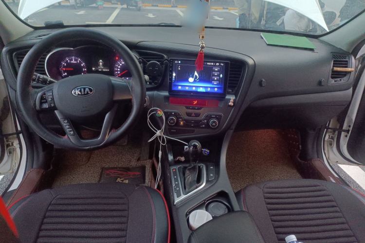 Used Kia K5 2012 2.0L Automatic DLX Center Console