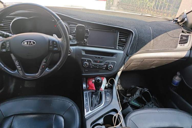 Used Kia K5 2012 2.0L Automatic DLX Center Console