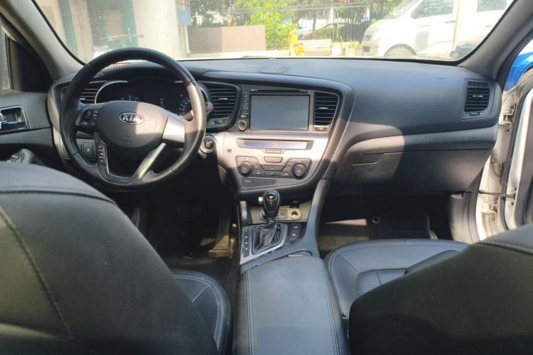 Used Kia K5 2012 2.0L Automatic DLX Center Console