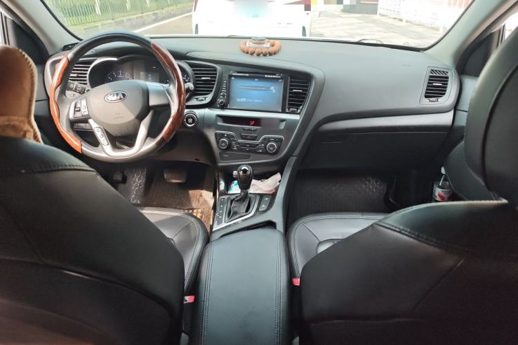 Used Kia K5 2012 2.0L Automatic DLX Center Console