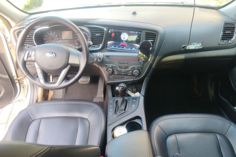 Used Kia K5 2012 2.0L Automatic DLX Center Console