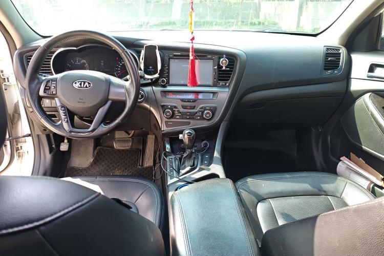Used Kia K5 2012 2.0L Automatic DLX Center Console