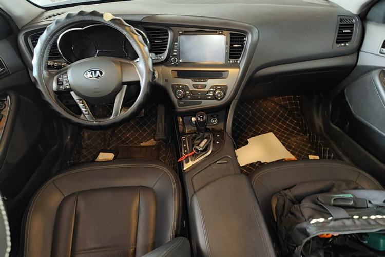 Used Kia K5 2012 2.0L Automatic GLS Center Console