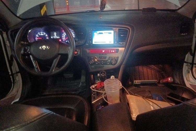 Used Kia K5 2012 2.0L Automatic DLX Center Console