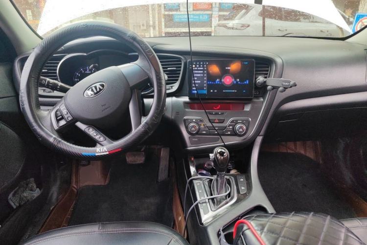 Used Kia K5 2012 2.0L Automatic DLX Center Console