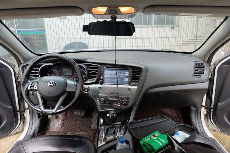 Used Kia K5 2012 2.0L Automatic DLX Center Console