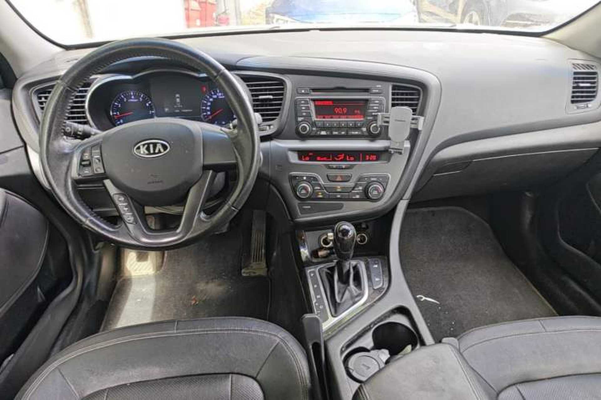 Used Kia K5 2012 2.0L Automatic DLX Center Console