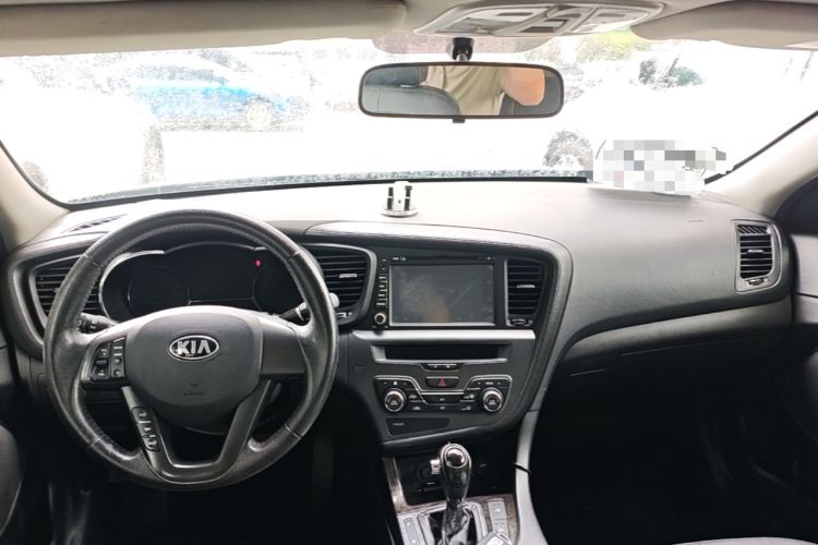 Used Kia K5 2012 2.0L Automatic DLX Center Console