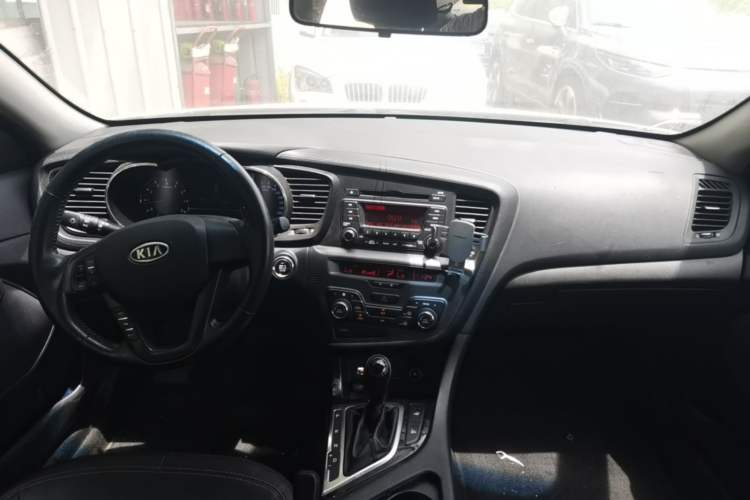 Used Kia K5 2012 2.0L Automatic DLX Center Console