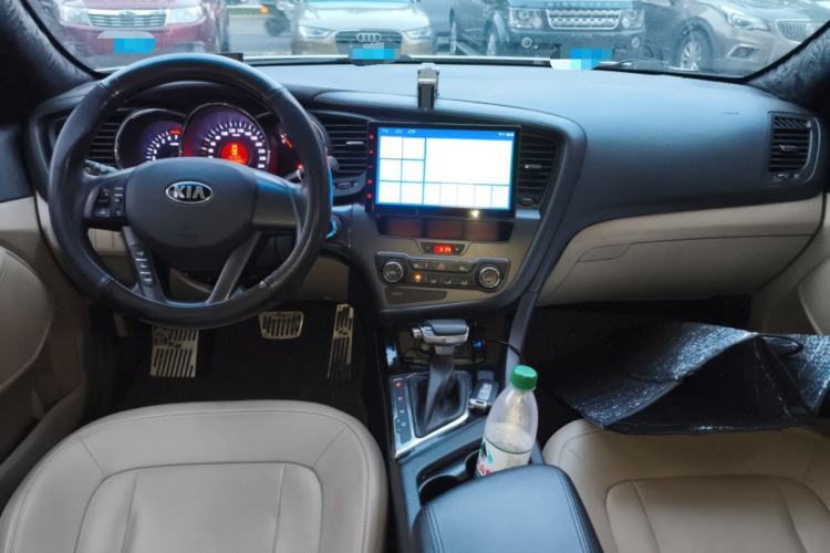 Used Kia K5 2012 2.0L Automatic DLX Center Console