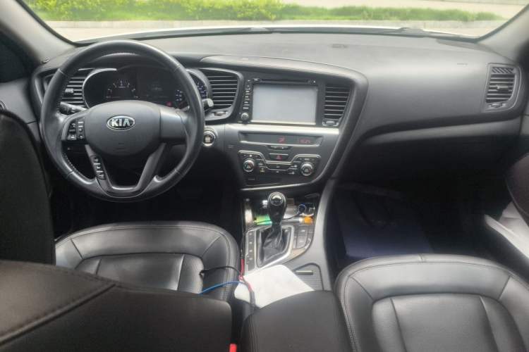 Used Kia K5 2012 2.0L Automatic DLX Center Console