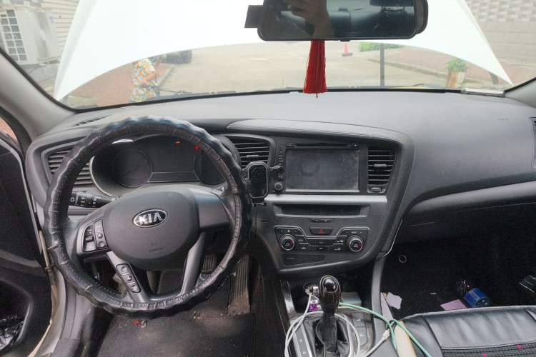 Used Kia K5 2012 2.0L Automatic DLX Center Console