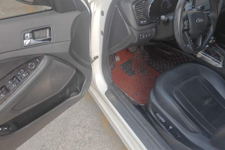 Used Kia K5 2012 2.0L Automatic DLX Driver Seat