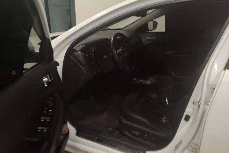 Used Kia K5 2012 2.0L Automatic DLX Driver Seat