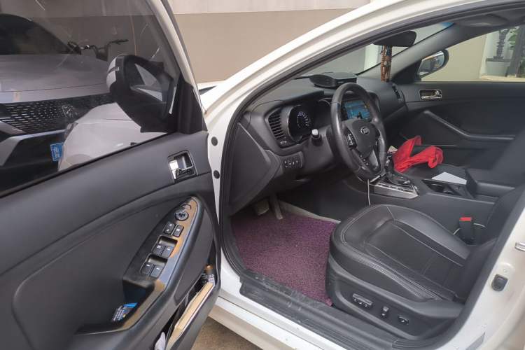Used Kia K5 2012 2.0L Automatic DLX Special Edition Driver Seat