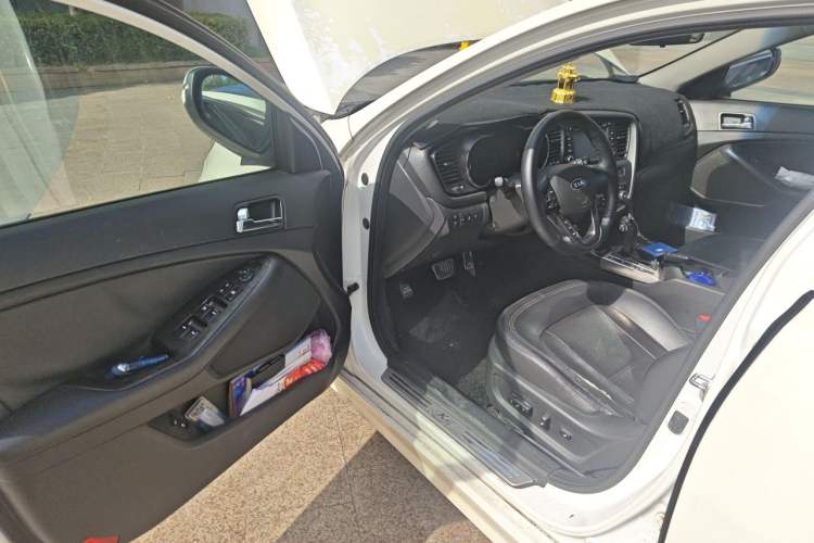 Used Kia K5 2012 2.0L Automatic DLX Driver Seat