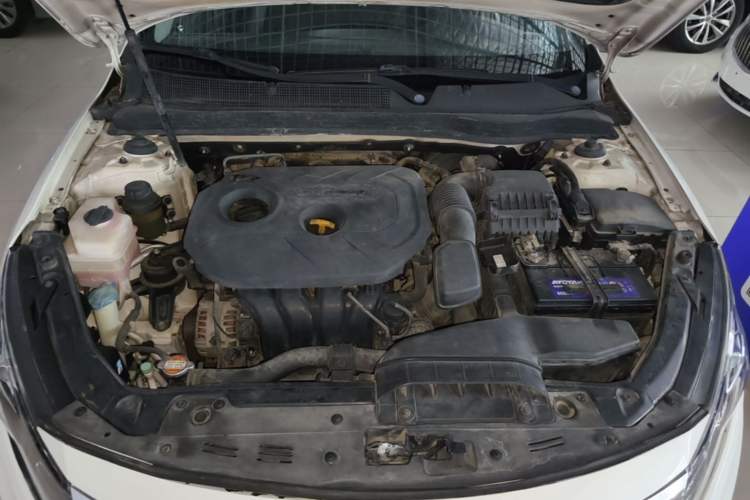 Used Kia K5 2012 2.0L Automatic DLX Engine Bay
