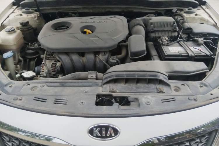 Used Kia K5 2012 2.0L Manual GL Engine Bay