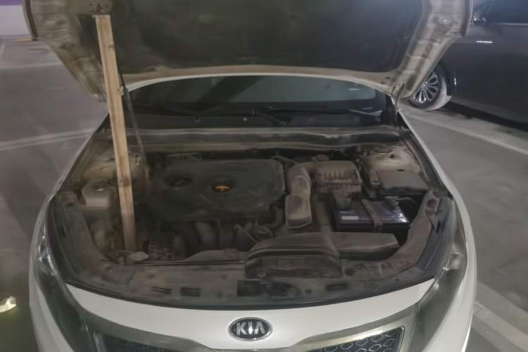 Used Kia K5 2012 2.0L Automatic DLX Engine Bay