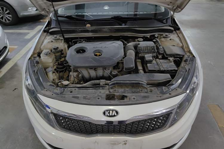 Used Kia K5 2012 2.0L Automatic DLX Engine Bay