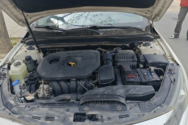Used Kia K5 2012 2.0L Automatic DLX Engine Bay