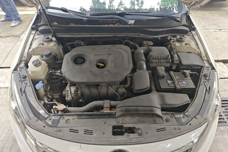 Used Kia K5 2012 2.0L Automatic DLX Engine Bay