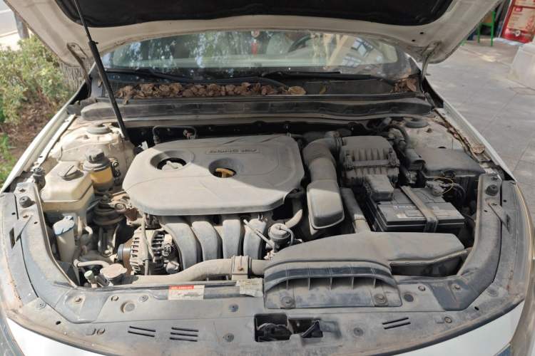 Used Kia K5 2012 2.0L Manual GL Engine Bay