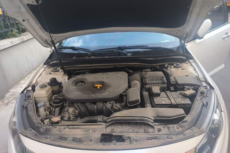 Used Kia K5 2012 2.0L Automatic DLX Special Edition Engine Bay