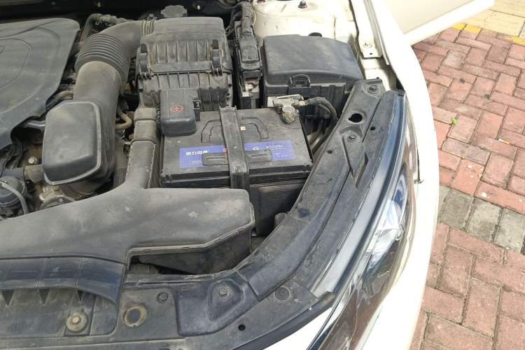 Used Kia K5 2012 2.0L Automatic DLX Engine Bay Left