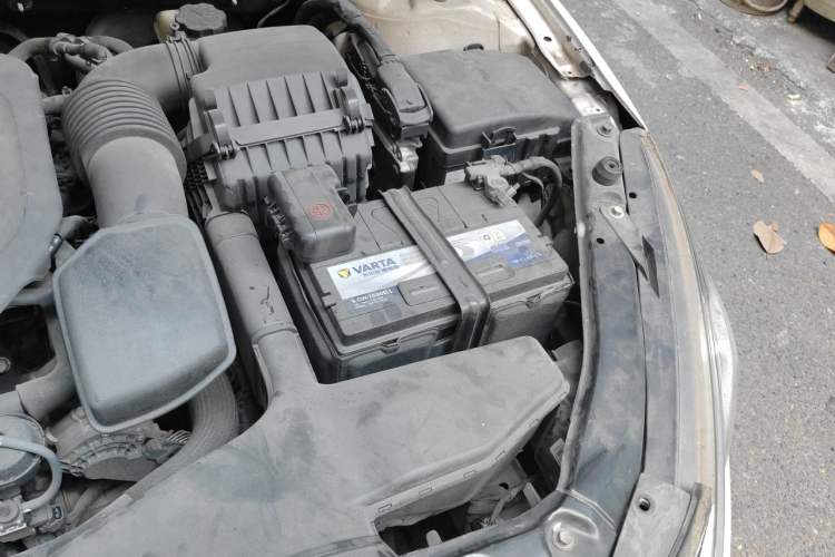 Used Kia K5 2012 2.0L Automatic GLS Engine Bay Left