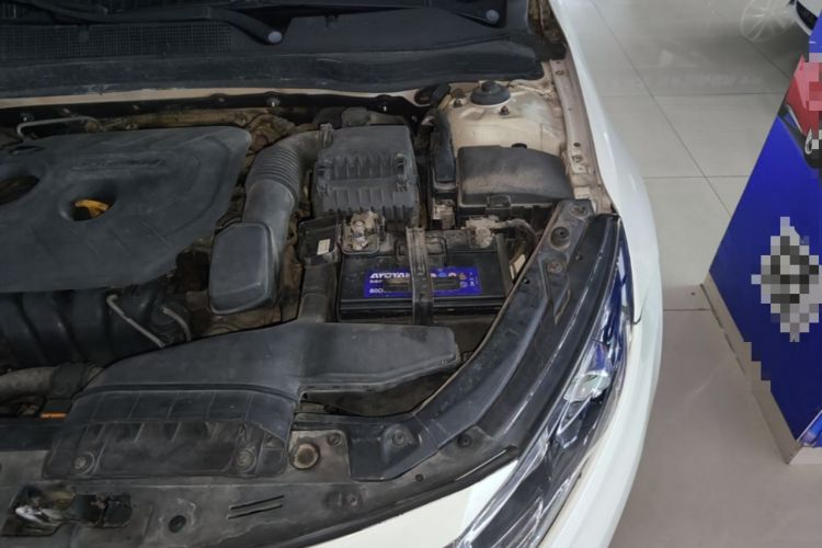 Used Kia K5 2012 2.0L Automatic DLX Engine Bay Left