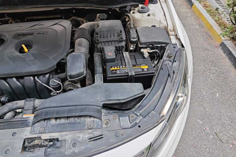 Used Kia K5 2012 2.0L Automatic DLX Engine Bay Left