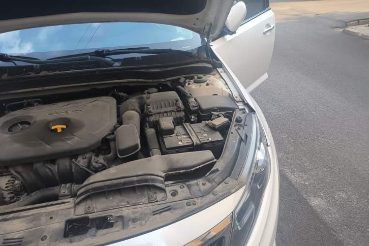 Used Kia K5 2012 2.0L Automatic DLX Special Edition Engine Bay Left