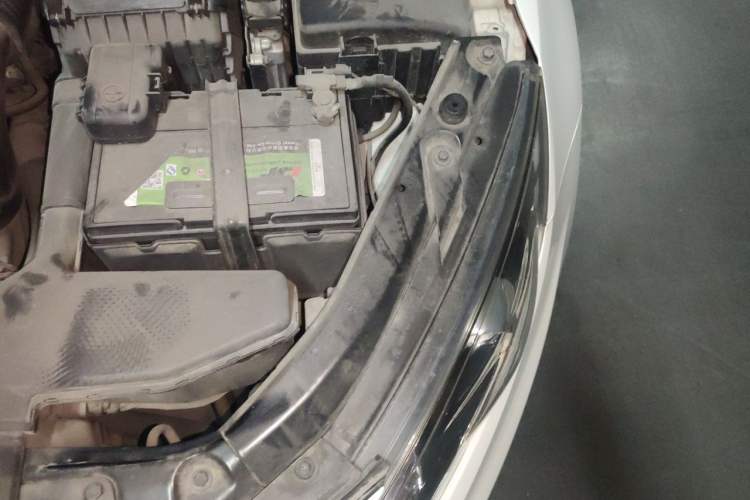 Used Kia K5 2012 2.0L Automatic GLS Engine Bay Left