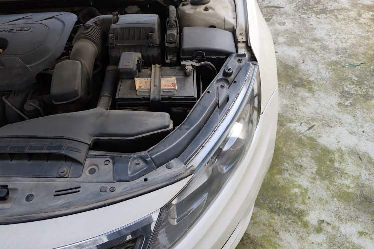 Used Kia K5 2012 2.0L Automatic DLX Engine Bay Left