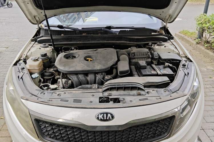 Used Kia K5 2012 2.0L Automatic DLX Engine Bay