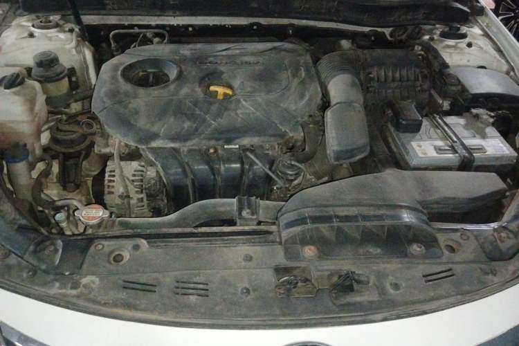 Used Kia K5 2012 2.0L Automatic DLX Engine Bay