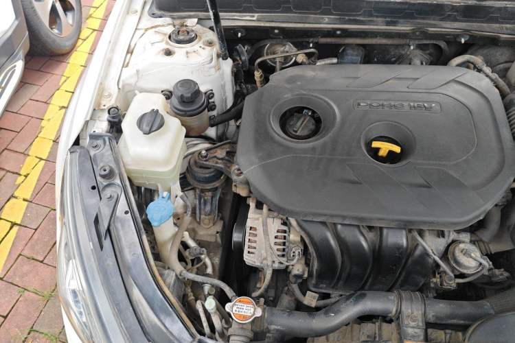 Used Kia K5 2012 2.0L Automatic DLX Engine Bay Right