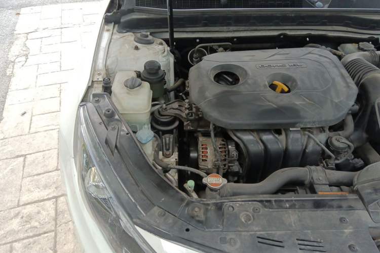 Used Kia K5 2012 2.0L Automatic DLX Engine Bay Right