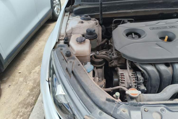 Used Kia K5 2012 2.0L Automatic DLX Engine Bay Right
