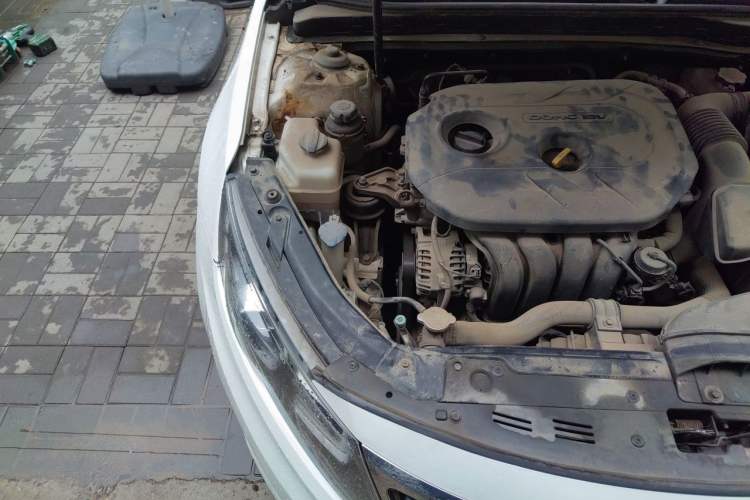 Used Kia K5 2012 2.0L Automatic DLX Engine Bay Right