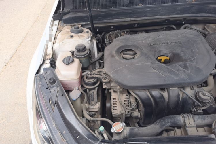 Used Kia K5 2012 2.0L Automatic DLX Engine Bay Right
