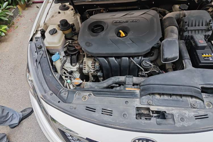 Used Kia K5 2012 2.0L Automatic DLX Engine Bay Right
