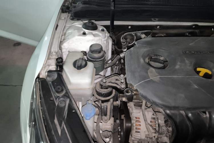 Used Kia K5 2012 2.0L Automatic DLX Engine Bay Right