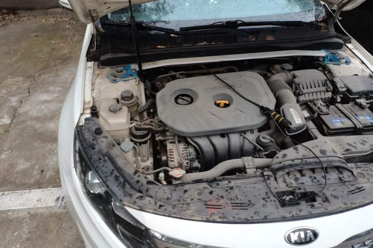 Used Kia K5 2012 2.0L Automatic DLX Engine Bay Right